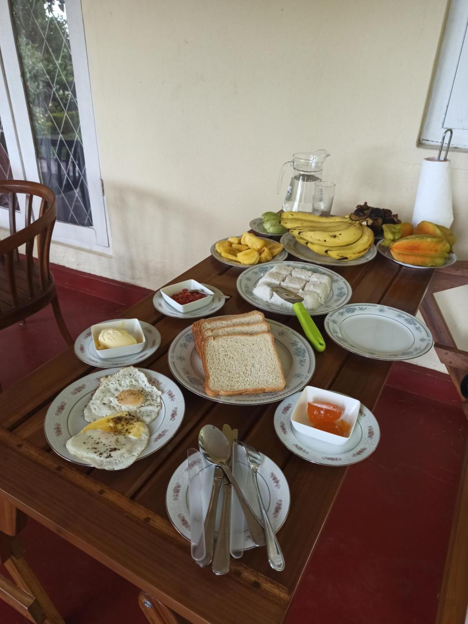 Squirrel'S Nest Hotel แคนดี้ ภายนอก รูปภาพ