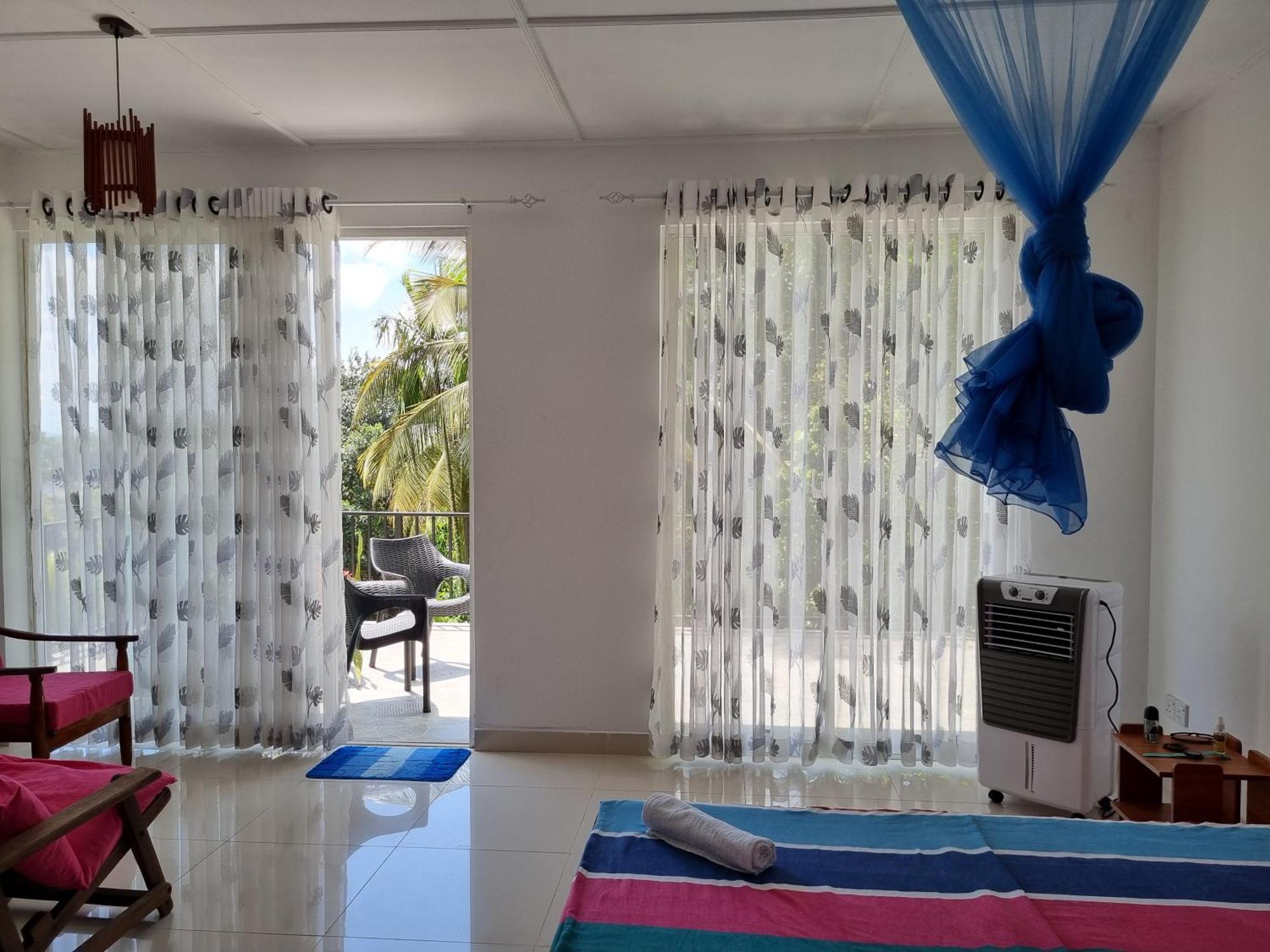 Squirrel'S Nest Hotel แคนดี้ ภายนอก รูปภาพ