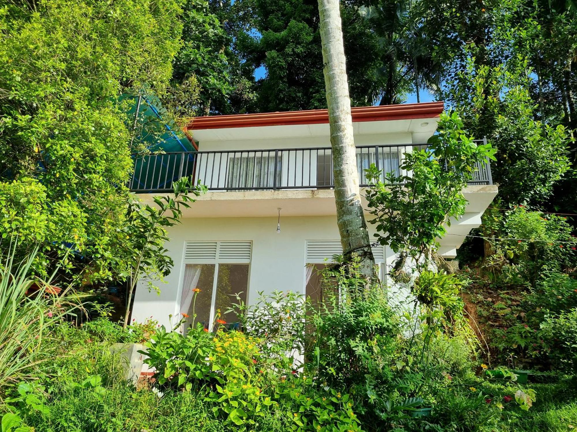 Squirrel'S Nest Hotel แคนดี้ ภายนอก รูปภาพ