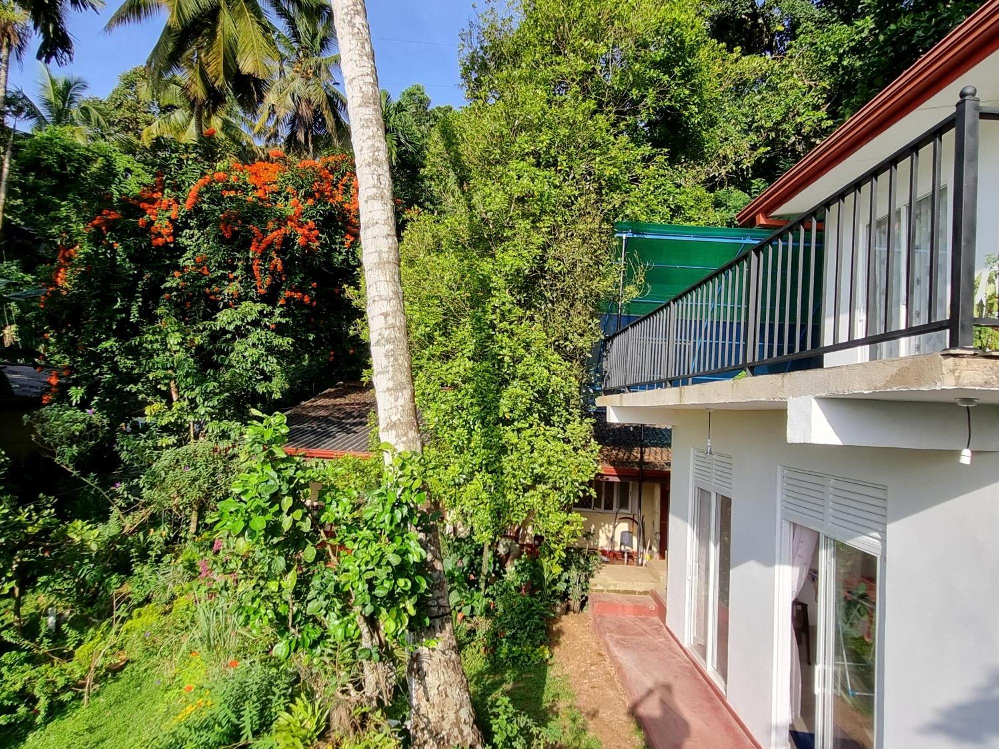Squirrel'S Nest Hotel แคนดี้ ภายนอก รูปภาพ